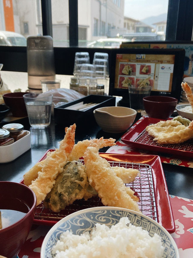 กรอบนอก นุ่มใน ที่ Fuji Tempura Idaten