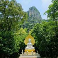 วัดถ้ำพระโพธิสัตว์โดดเด่นด้วยความสวยงามของธรรมชาติ