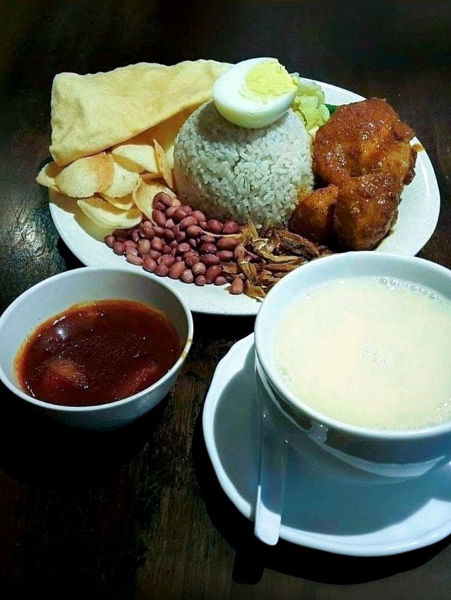 From Kaya & Butter Toast to Nasi Lemak Special : A Culinary Journey at Ipoh’s Lim Ko Pi Kopiam.