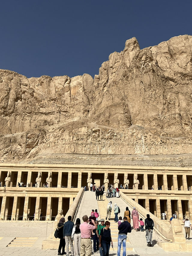 Luxor Travel Guide: Temples, Tombs & Sunrise Balloons