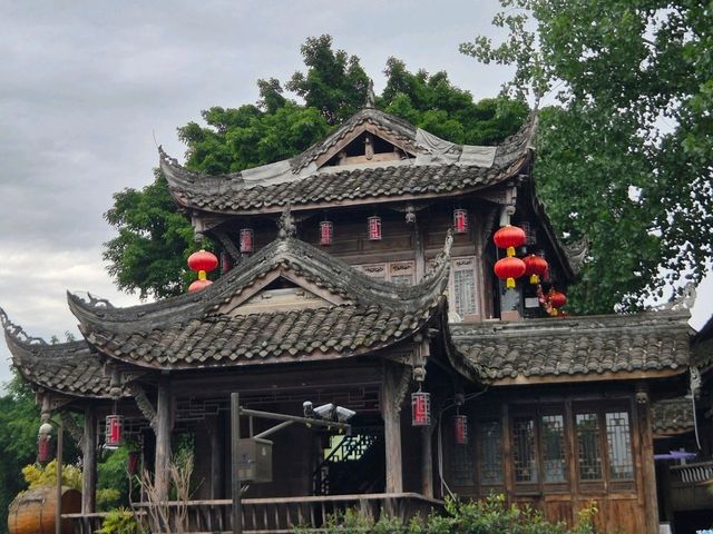 Time Travel, Chengdu Style ⏳🏯 – Huanglongxi Ancient Town