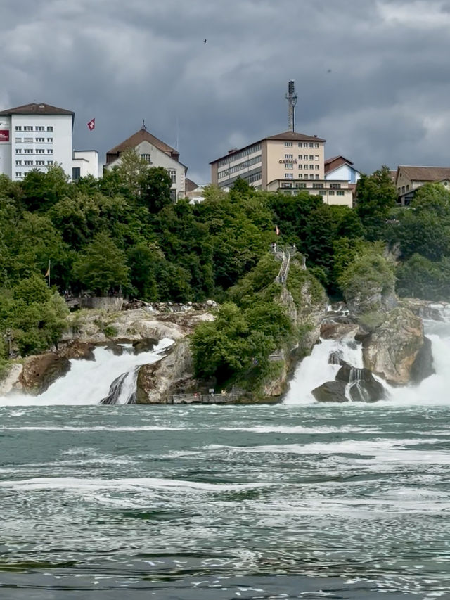 Rhine Falls in Summer – Nature’s Power and Beauty in Full Flow