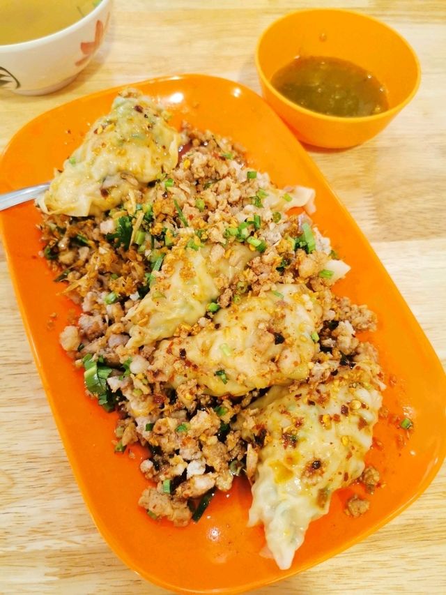 ก๋วยเตี๋ยวต้มยำกากหมู สาขาโชคชัย4