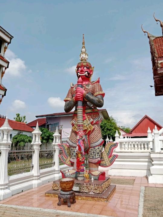 ชมความงามของพระปรางค์สามยอดที่หาดใหญ่ จังหวัดสงขลา