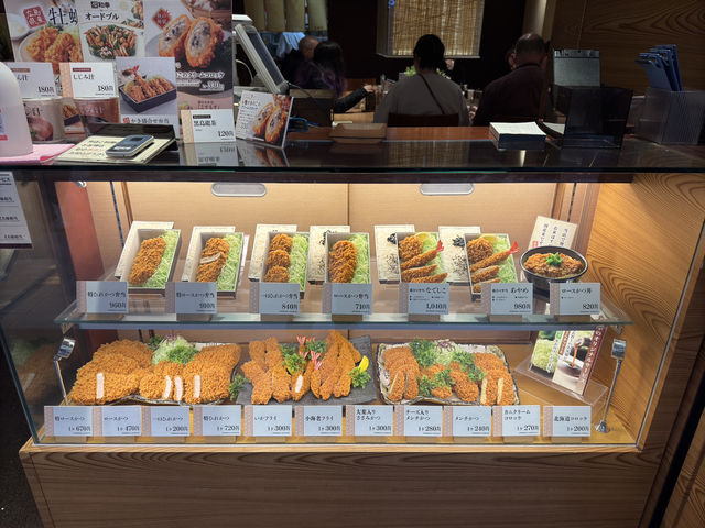 🥢 Golden Crunch & Warm Service: Tonkatsu Wako Never Misses 🐷