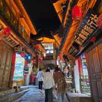 Dressed up and spend a day in lijiang ancient city