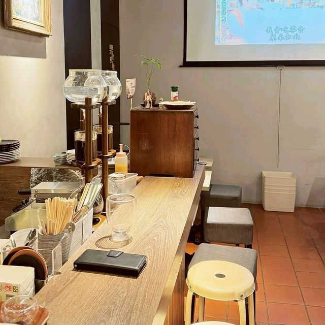 A Vintage-Style Gem on Dihua Street