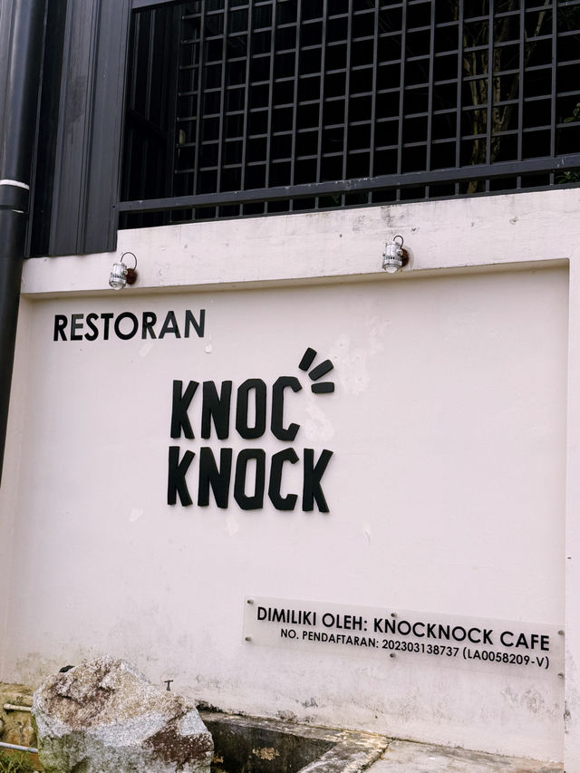 Gourmet in a Container vibe – Knock Knock Café Hits Different”