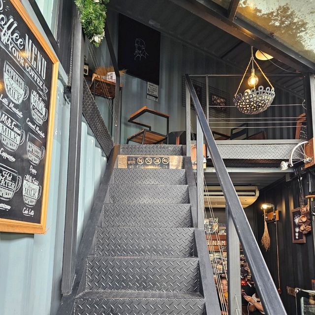 🧩เต็งหนามคอฟฟี่ คาเฟ่ชิคๆ ที่พิษณุโลก🧩