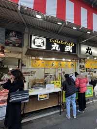🍢 A Tasty Stroll Through Tsukiji Outer Market – Tamagoyaki, Ramen, Seafood & Soft Serve 🍦