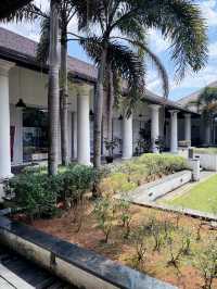 Discover History & Charm at Kuching Old Court House – A Must-Visit Heritage Landmark