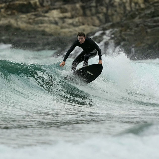 Big Wave Bay: Surf, Sun, and City Escape🏄‍♂️🌊🌿