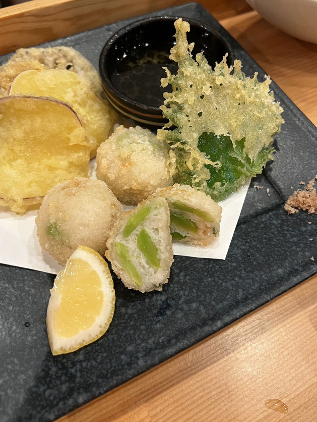 「旅先でしか食べられない“土地の味”って、どうしてあんなに心に残るんだろう。」