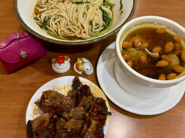 漢神百貨旁巷內最夯的（龍袍湯包）非吃不可的美食