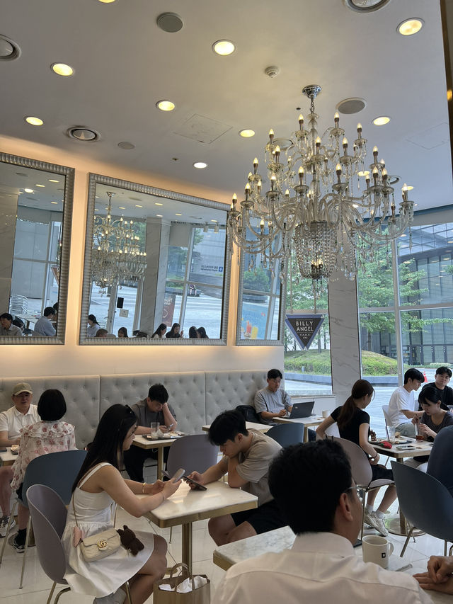 별마당 도서관안에 카페가 있어요. 빌리 엔젤