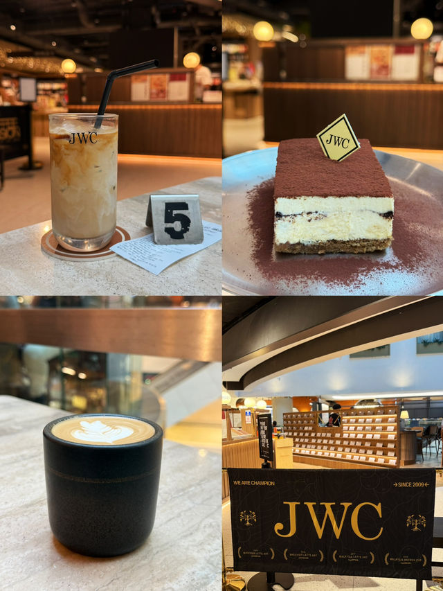 Tiramisu cake or Tiramisu ice-cream ?? 