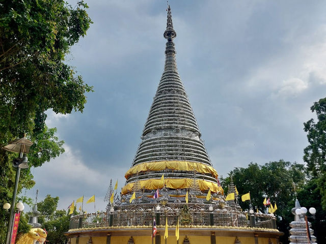 Phra Maha Chedi Tripob Trimongkol