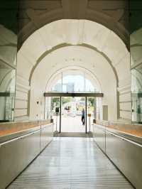 Echoes of Empire – Victoria Concert Hall & Stamford Raffles Statue