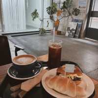 Crisp Layers & Quiet Design – My Visit to OUDE, Seoul