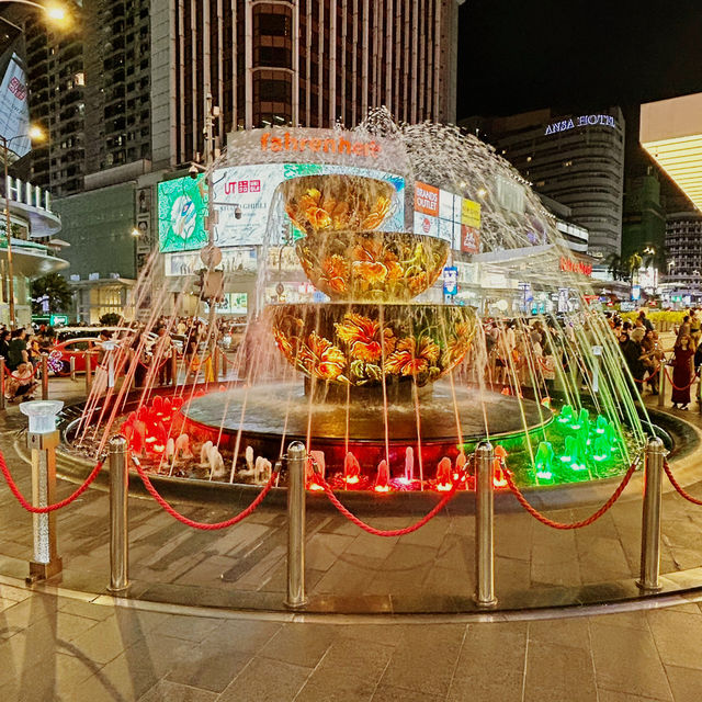 Solo Glam at Pavilion KL: Luxury, Street Food & Secret Spots!** 🛍️🍜 