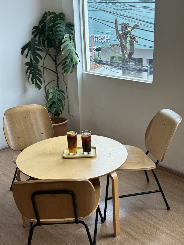 ☁️ Yelloo Café – คาเฟ่เล็ก ๆ ที่เบาเหมือนหายใจลึก
