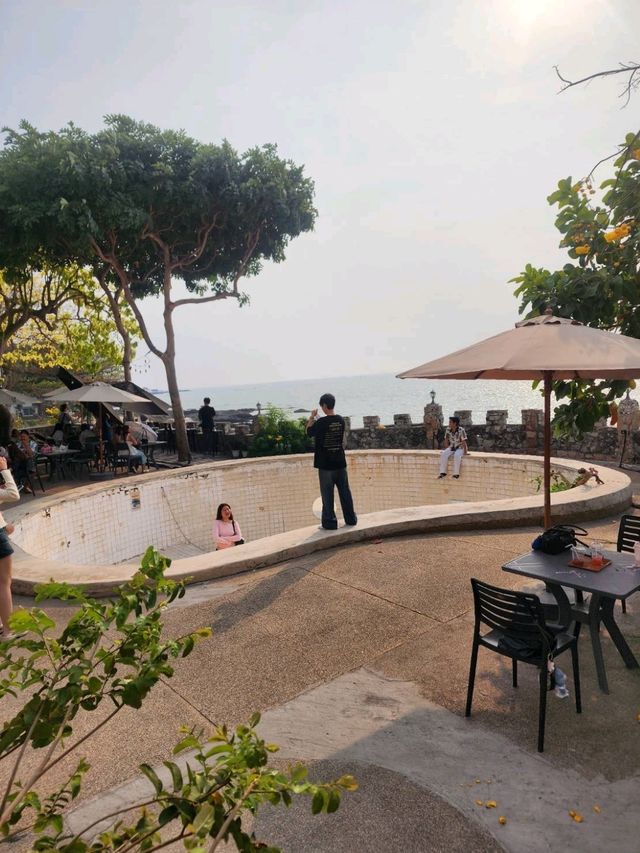 Hidden Lab Café – คาเฟ่ลับบนเขาสามมุข วิวสวย