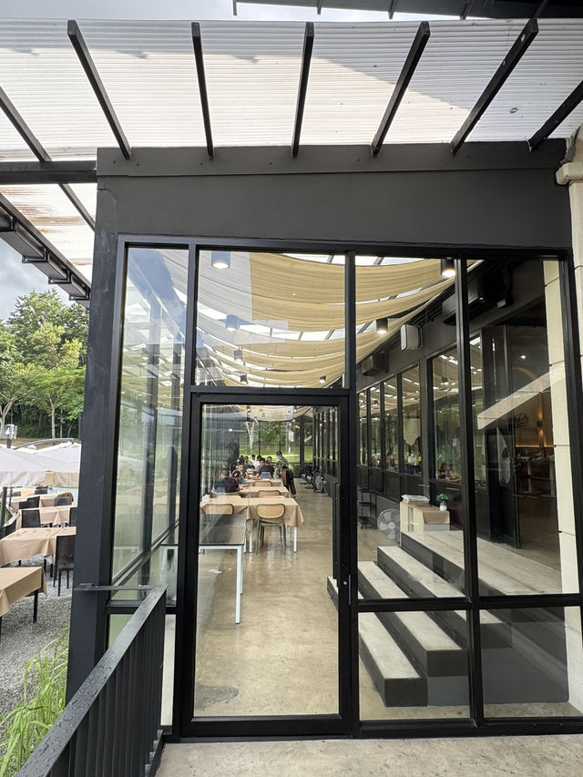 คาเฟ่กลางธรรมชาติ วิวอ่างเก็บน้ำ ที่กาปี้ป่าร่า ชล