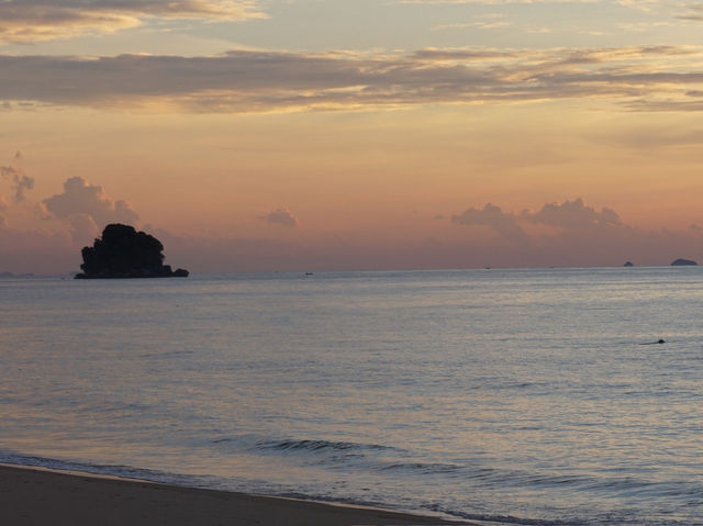 Sunset Therapy at Tioman Beach – Nature’s Best Show, No Ticket Needed