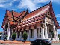 Visit the Majestic Reclining Buddha at Wat Hat Yai Nai