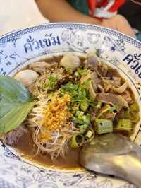 คั่วเข้ม ก๋วยเตี๋ยวเรือรสเด็ด ใกล้วัดโสธรฯ