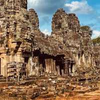 🌿 The Smiling Stones: Solo Trip to Bayon Temple, Angkor Thom! 🗿