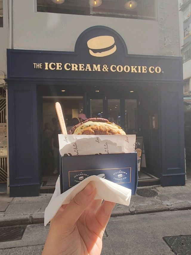 極邪惡 🍪曲奇雪糕三文治🍨