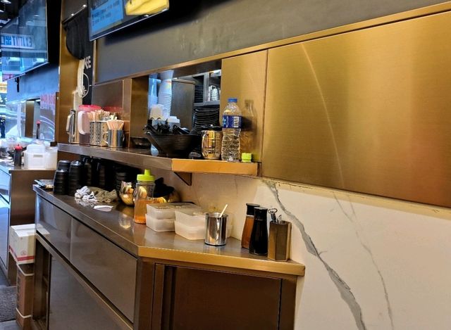 รีวิวร้าน Kai Kee Noodle จิมซาจุ่ย 🍜🌟