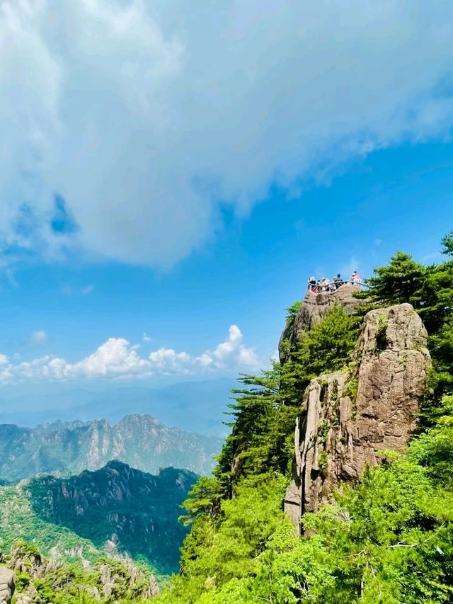 Huangshan – Where the Gods Painted with Clouds