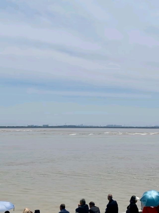 Yanguan Ancient Town – Where the Qiantang River Writes History with Tides