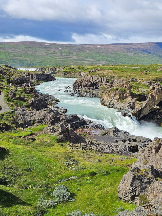 Marveling at the Majesty of Goðafoss Waterfall