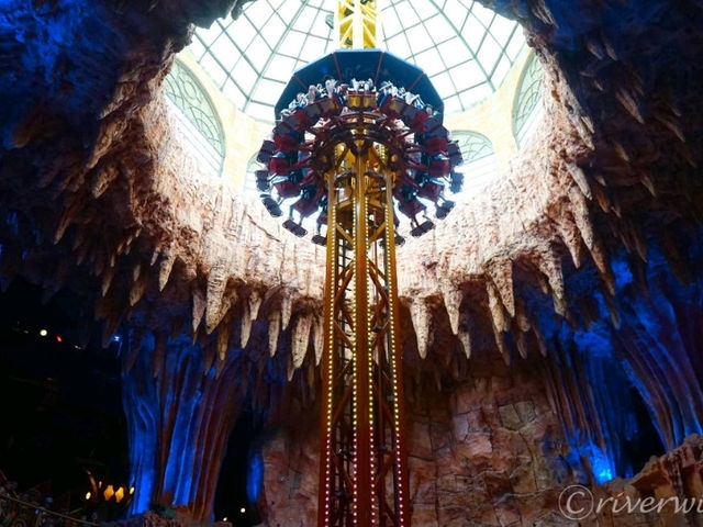 【ベトナム】「神の手」が横たわるダナンの観光名所「バーナーヒルズ」