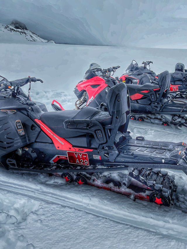  Langjökull Glacier-雪山上玩Snow Mobile