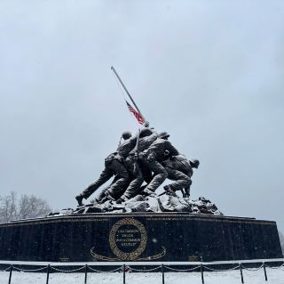 이오지마 기념관: 1945년 해병대의 용기의 순간
