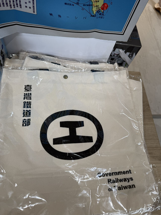台鐵博物館｜復古鐵道風與文創設計交織的時光旅行