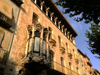 Casa Solà Morales — одно из самых красивых и величественных зданий в городе Олот.