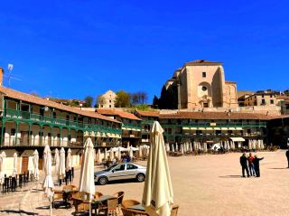 ทัวร์ชมจัตุรัสยุคกลางชินชอน