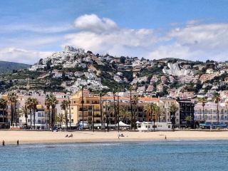 Relax at Peñíscola Beach Near Castillo de Peñíscola
