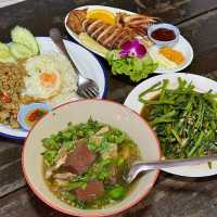 Phuket Old Town Foodie Frenzy: Eat Your Way Through the Best Local Gems! 😋🌴