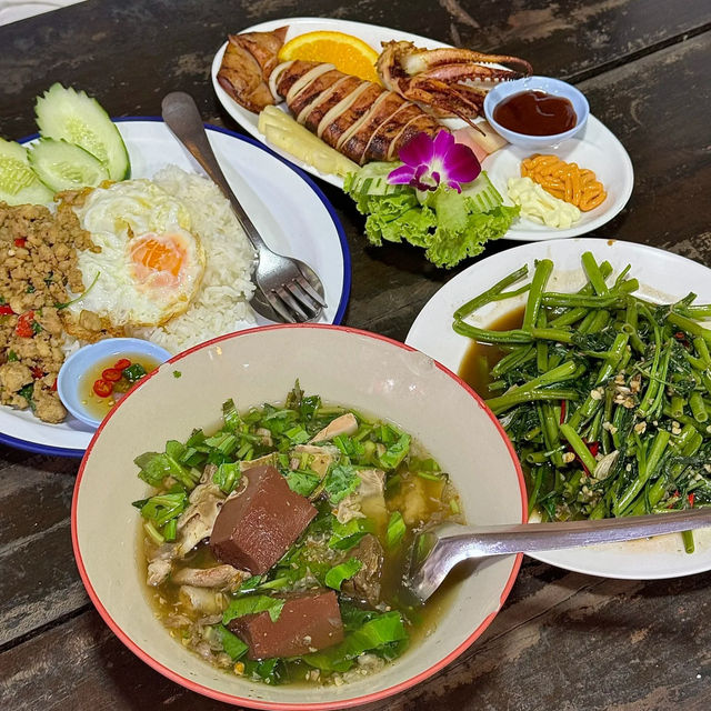 Phuket Old Town Foodie Frenzy: Eat Your Way Through the Best Local Gems! 😋🌴 Phuket Old Town Foodie Frenzy: Eat Your Way Through the Best Local Gems! 😋🌴