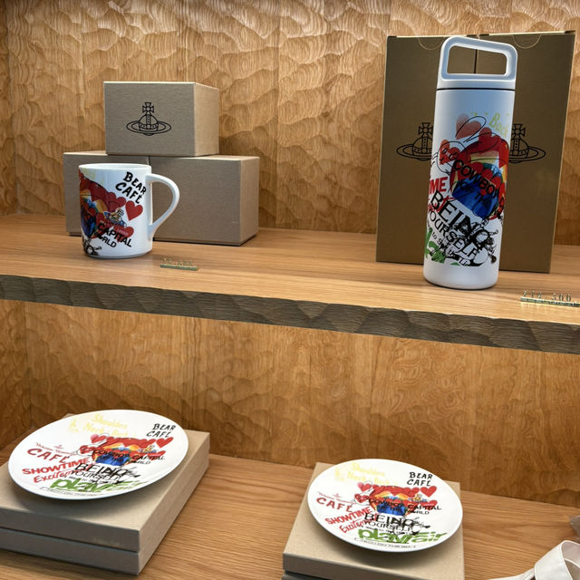 【東京/表参道🇯🇵】アヴァンギャルドな空間🕰 Vivienne Westwood CAFÉ