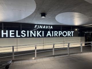 🇫🇮 Its unparalleled convenience makes it a popular choice for travelers who need to spend the night or transit near the airport.