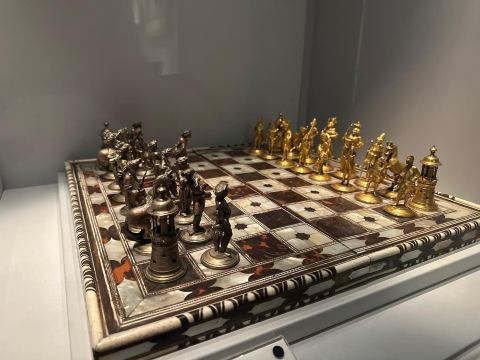ドイツ史上最高のチェス展！数千年前のチェスセットのデザインを