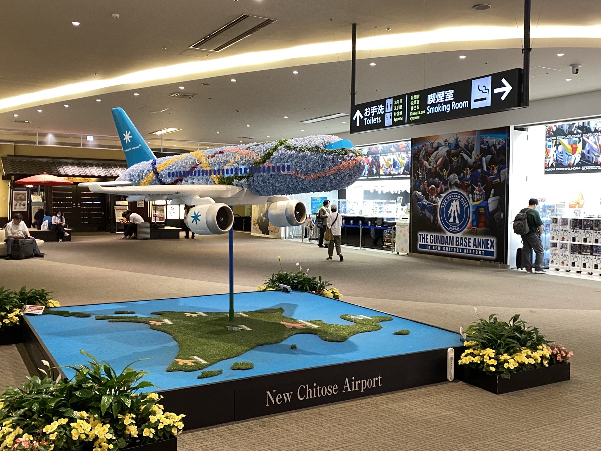 ✈️ New Chitose Airport is a tourist attraction in itself!
