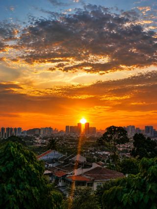 My Favourite Sunset Spot in KL Costs RM0… and Comes With Mamak! 